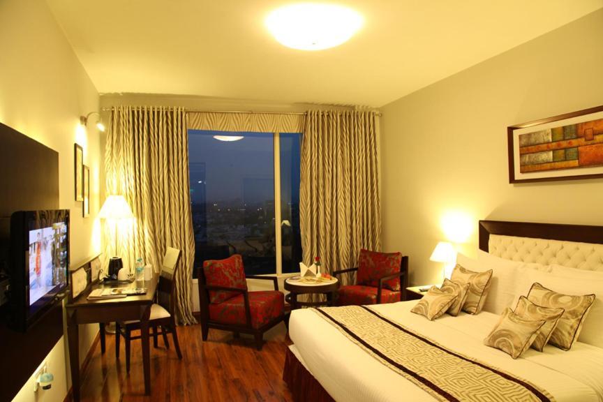 Treehouse Queens Pearl Gurgaon Exterior foto