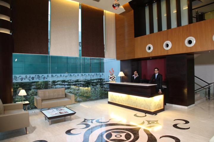 Treehouse Queens Pearl Gurgaon Exterior foto