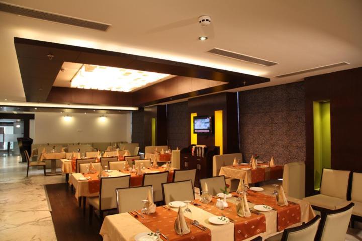Treehouse Queens Pearl Gurgaon Exterior foto