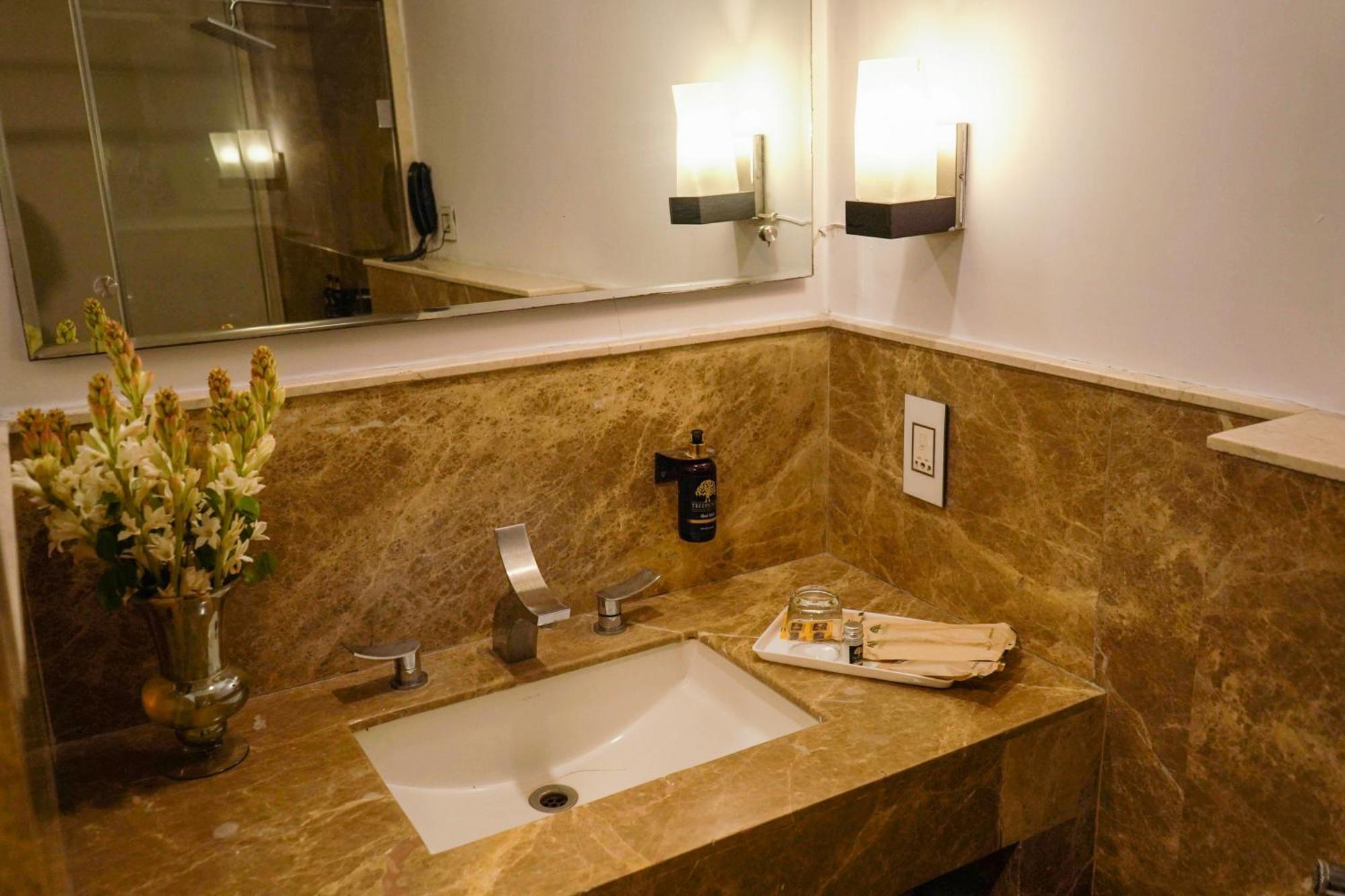 Treehouse Queens Pearl Gurgaon Exterior foto