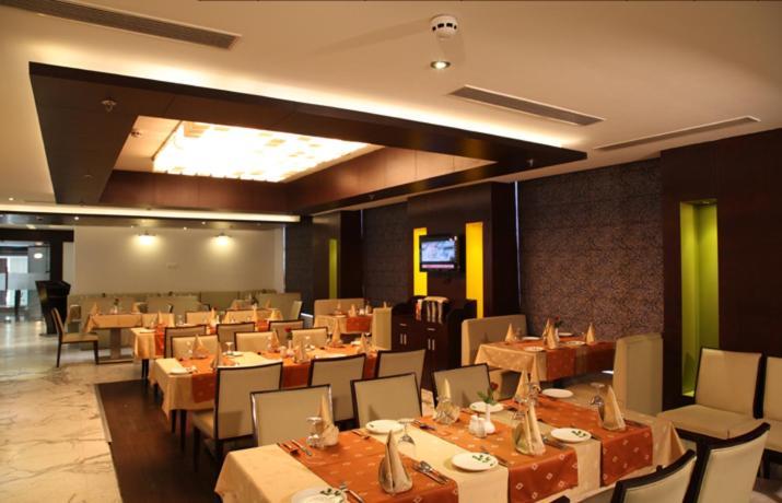 Treehouse Queens Pearl Gurgaon Exterior foto